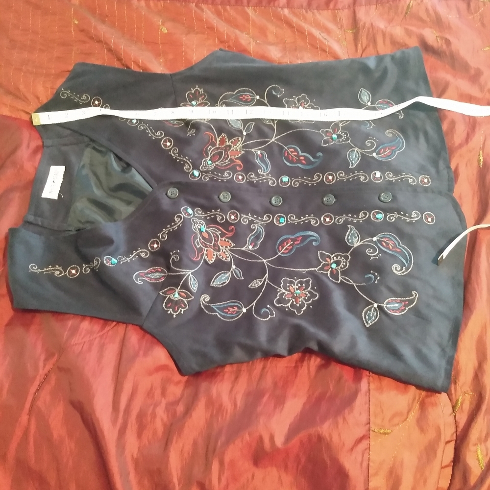 White Stag Womens Size 18.5X22 Inch Velvet Vest Embroidered Lined Blue/Red - Picture 6 of 16